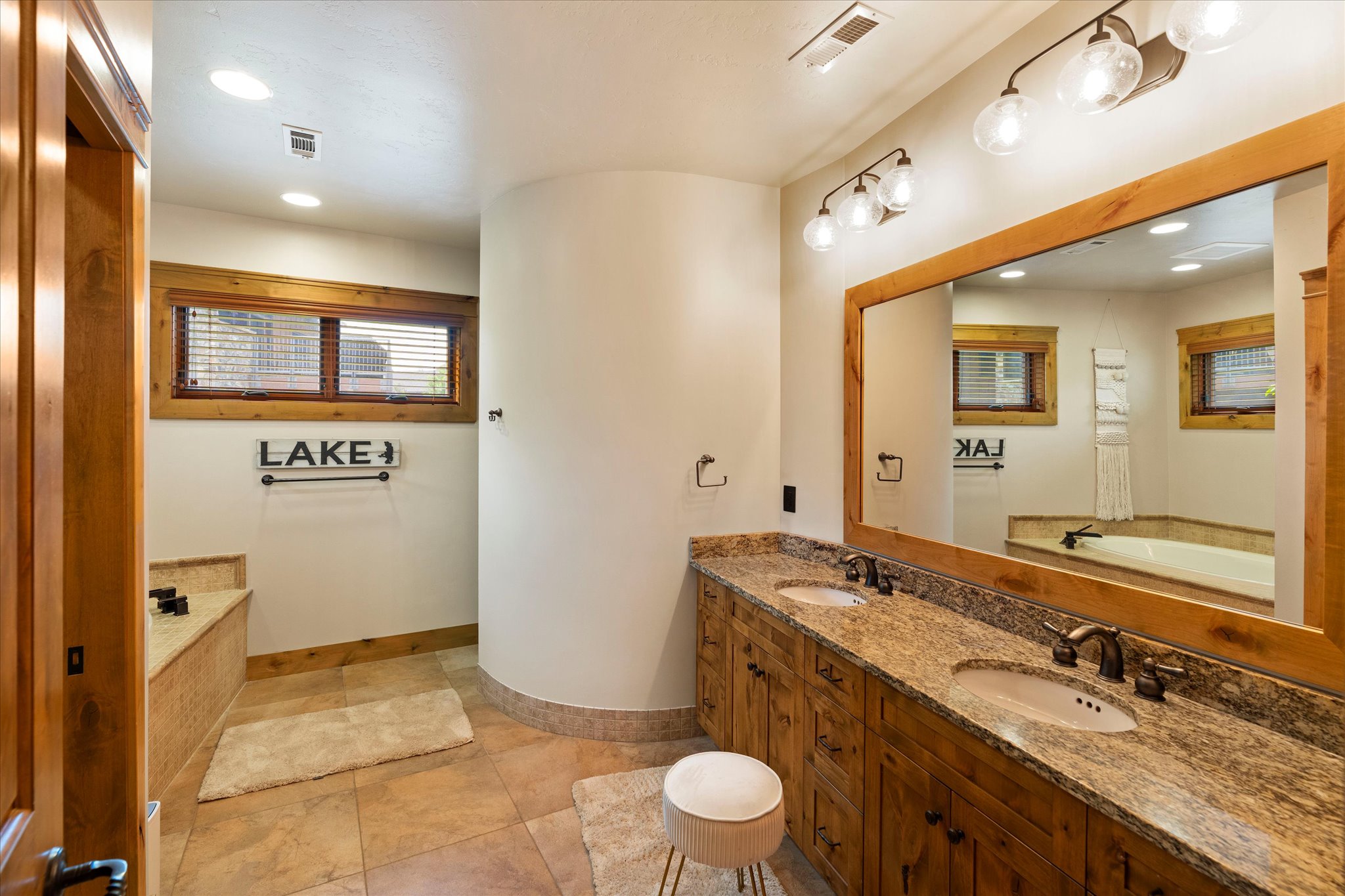 Bigfork, Montana 59911, United States, 2 Bedrooms Bedrooms, ,2 BathroomsBathrooms,Residential,Active,109356