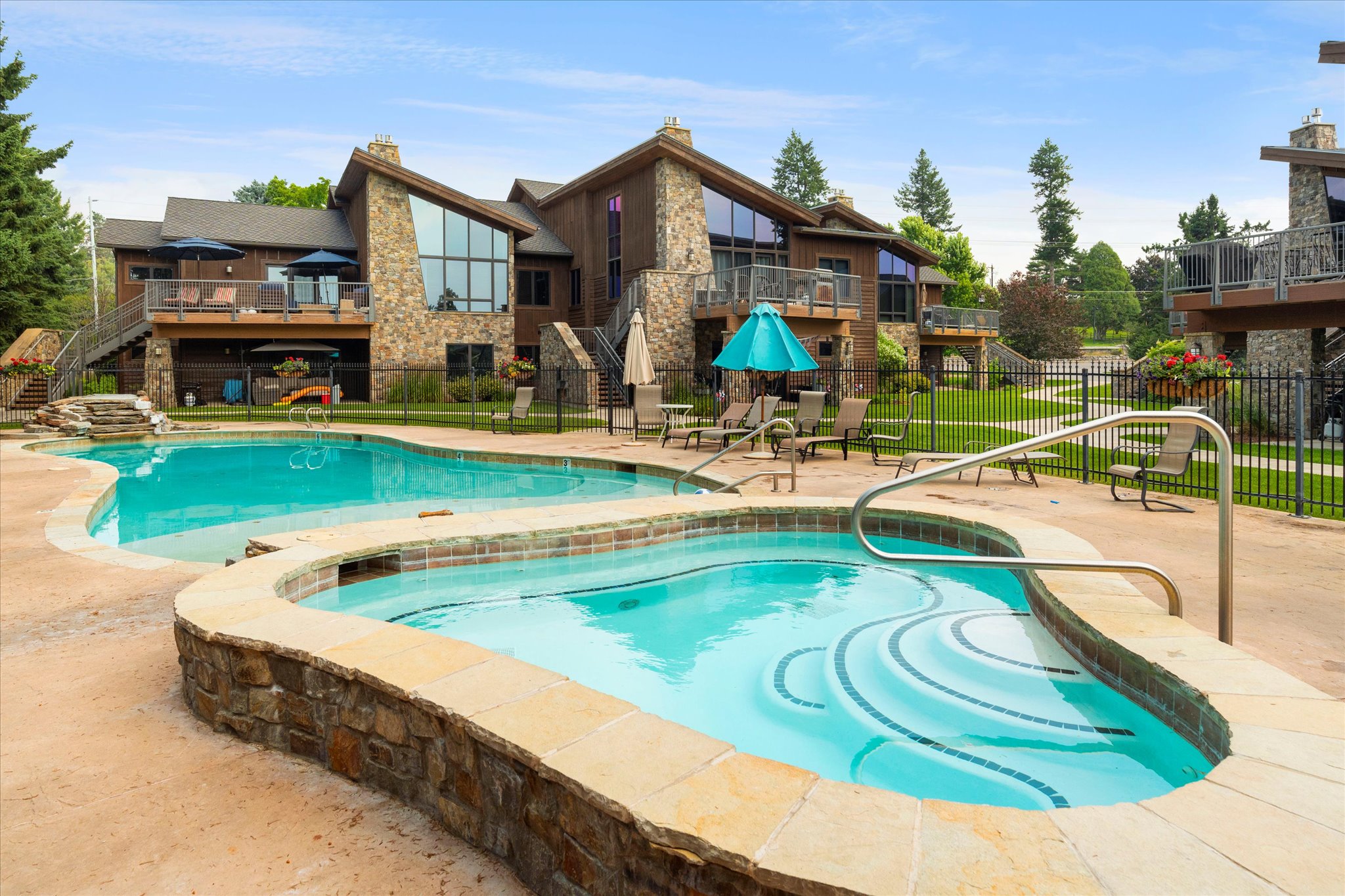 Bigfork, Montana 59911, United States, 2 Bedrooms Bedrooms, ,2 BathroomsBathrooms,Residential,Active,109356