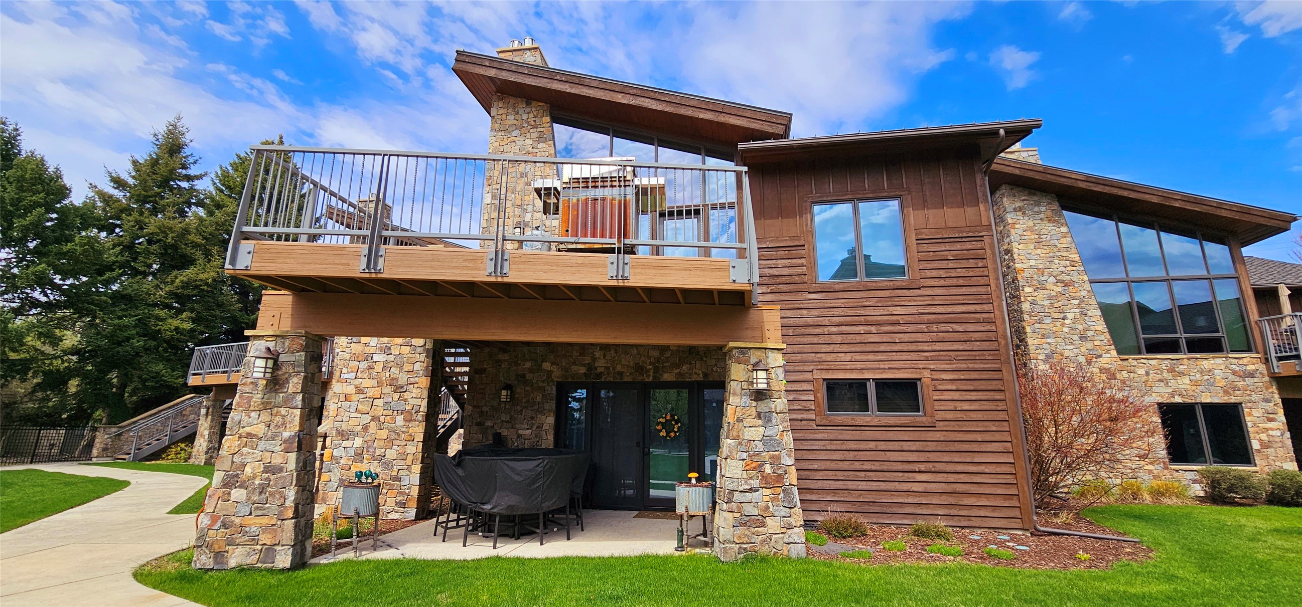 Bigfork, Montana 59911, United States, 2 Bedrooms Bedrooms, ,2 BathroomsBathrooms,Residential,Active,109356