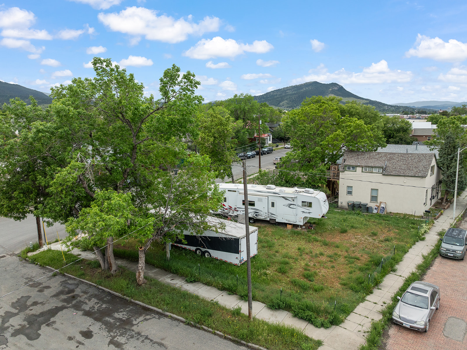 1545 Railroad Avenue