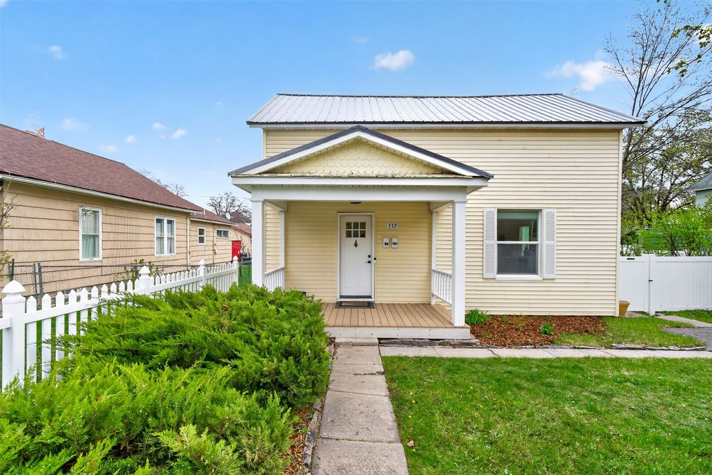 Photo of 117 3rd Avenue E, Kalispell, MT 59901 (MLS # 30069676)