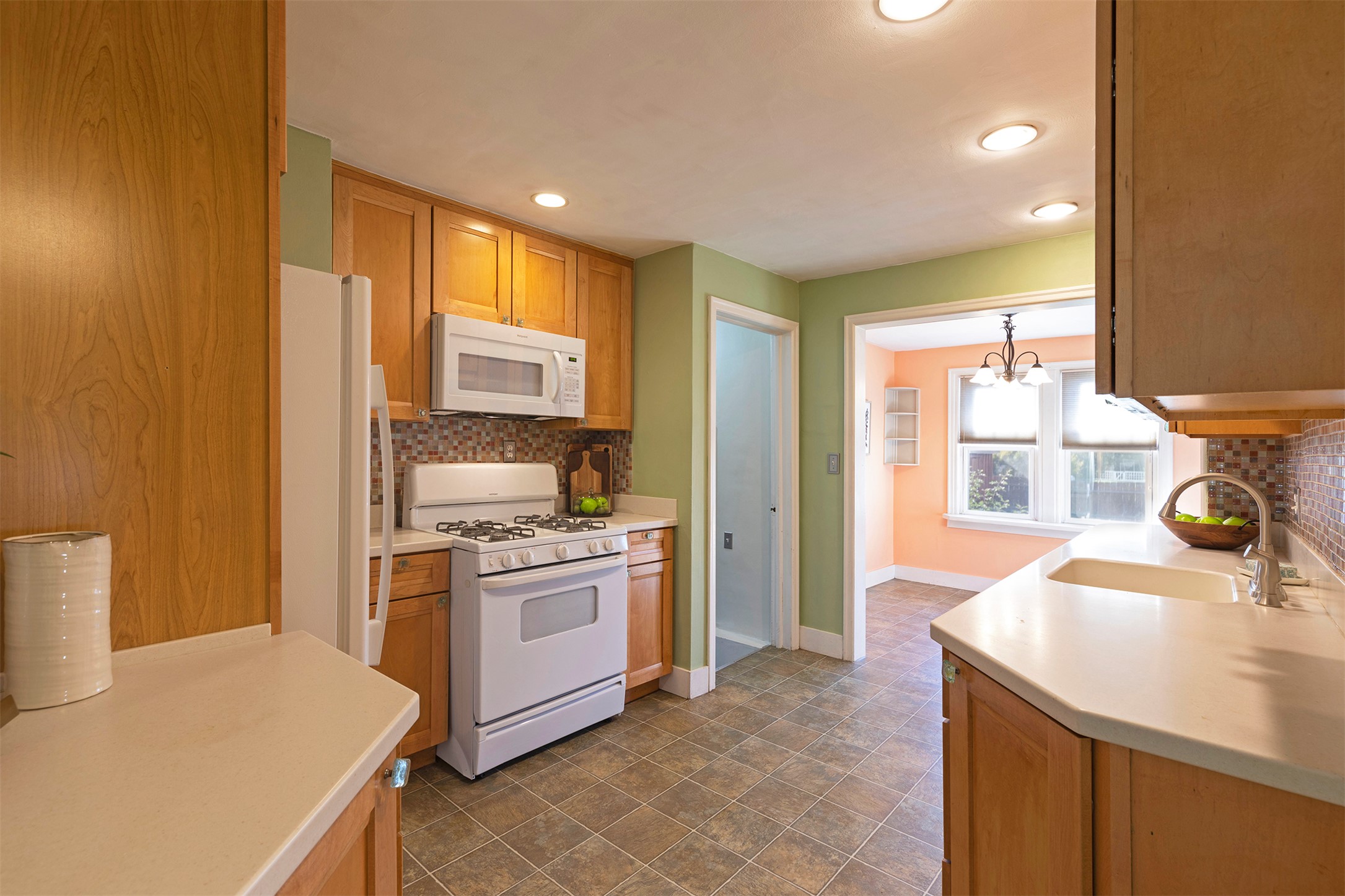 Missoula, Montana 59801, United States, 3 Bedrooms Bedrooms, ,2 BathroomsBathrooms,Residential,Pending,36304