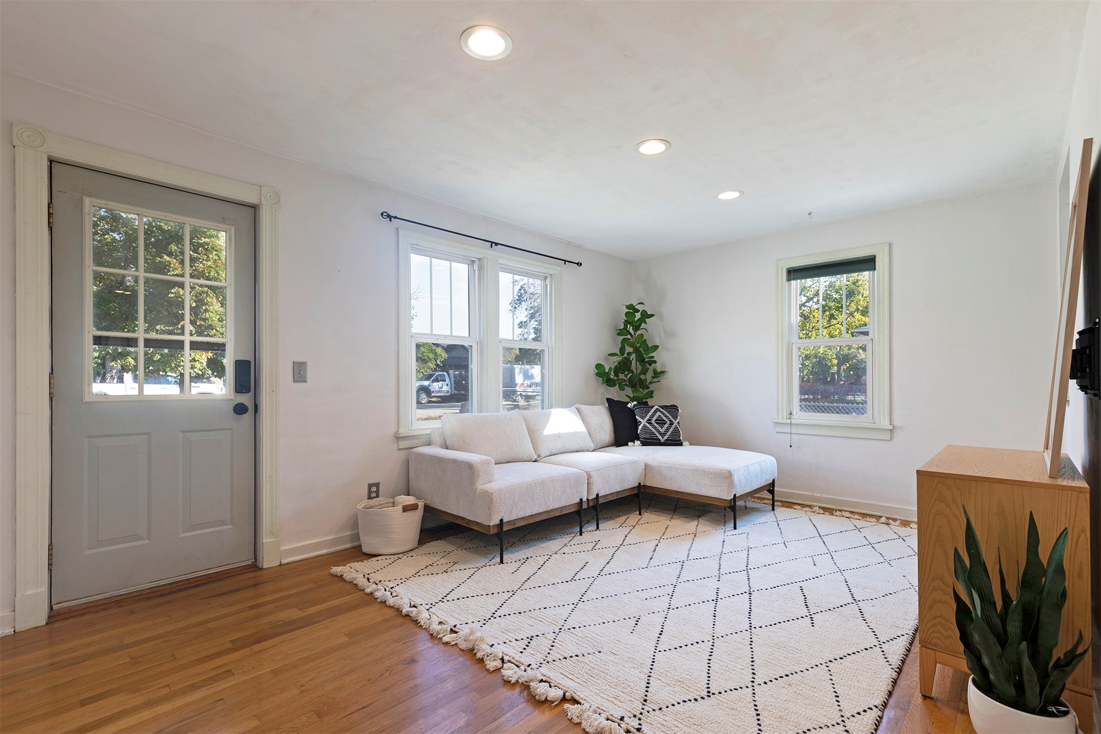 Missoula, Montana 59801, United States, 3 Bedrooms Bedrooms, ,2 BathroomsBathrooms,Residential,Pending,36304