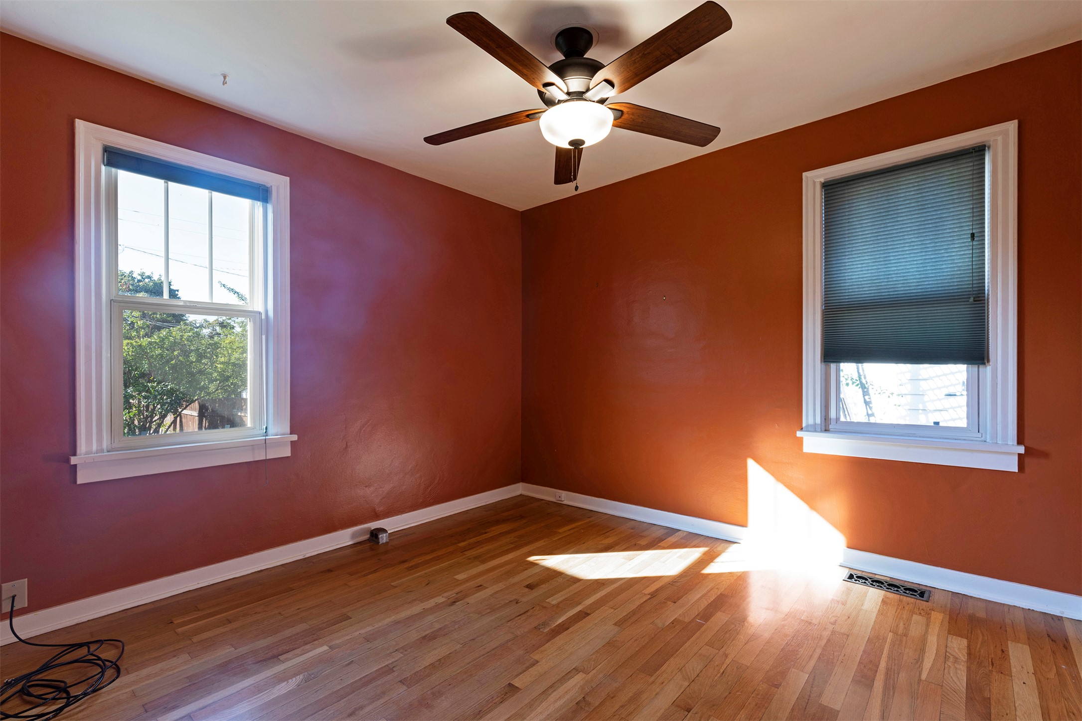 Missoula, Montana 59801, United States, 3 Bedrooms Bedrooms, ,2 BathroomsBathrooms,Residential,Pending,36304