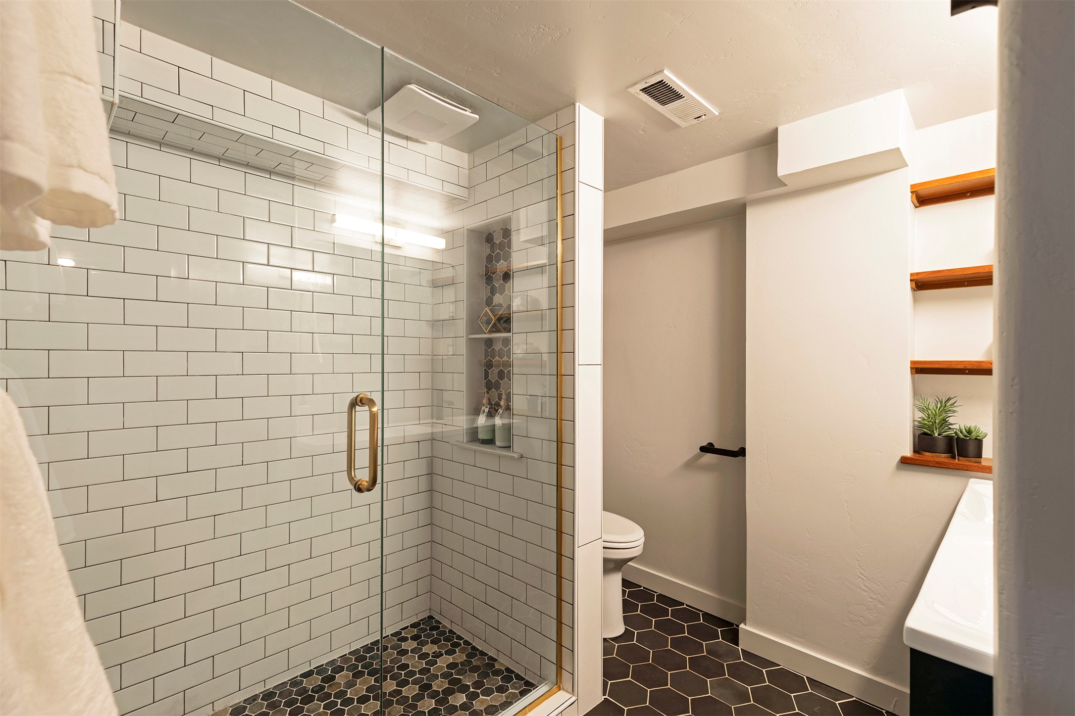 Missoula, Montana 59801, United States, 3 Bedrooms Bedrooms, ,2 BathroomsBathrooms,Residential,Pending,36304