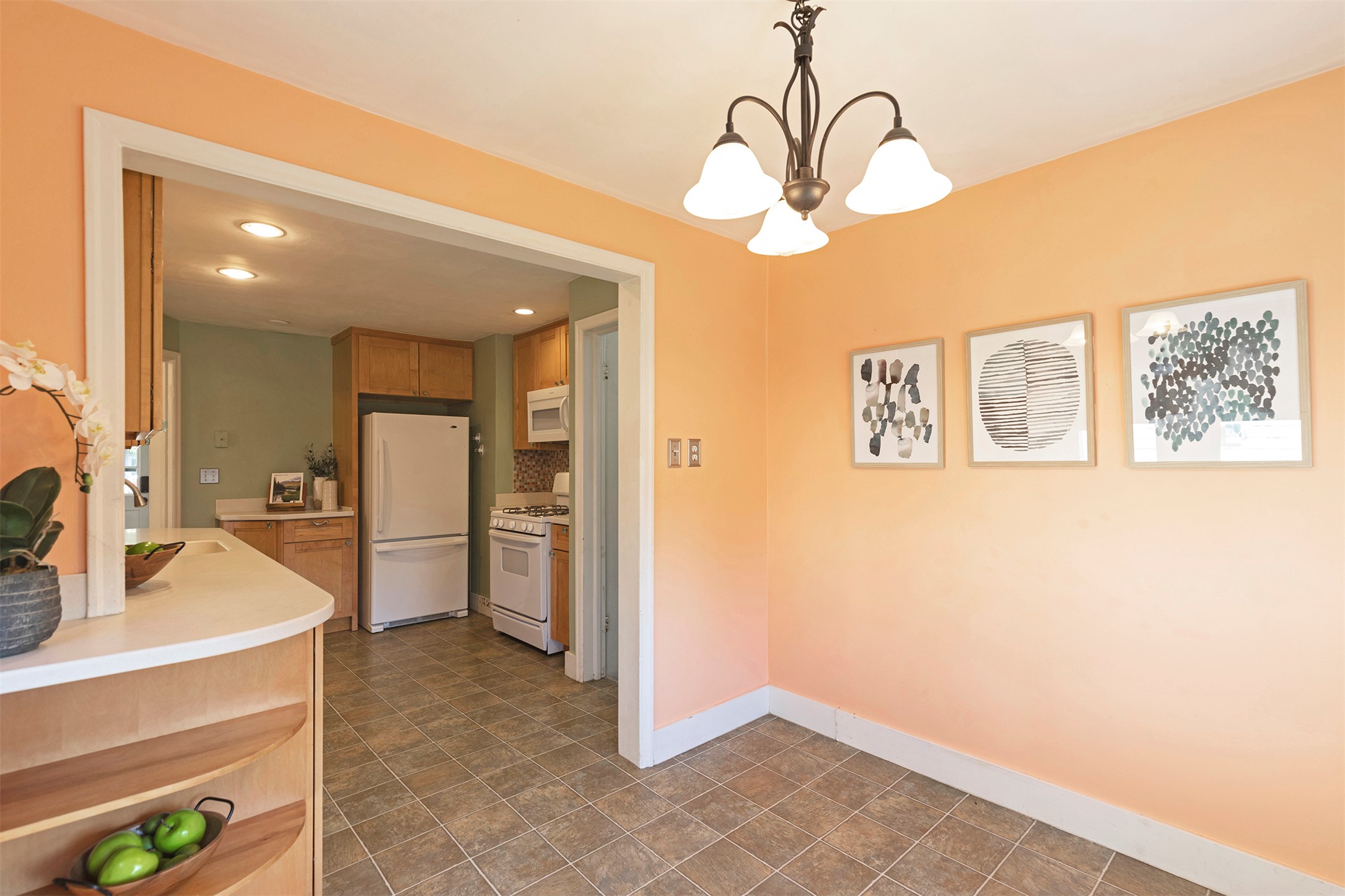 Missoula, Montana 59801, United States, 3 Bedrooms Bedrooms, ,2 BathroomsBathrooms,Residential,Pending,36304