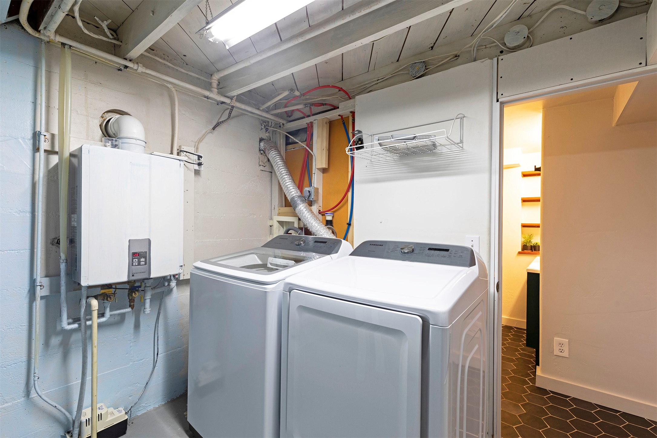 Missoula, Montana 59801, United States, 3 Bedrooms Bedrooms, ,2 BathroomsBathrooms,Residential,Pending,36304