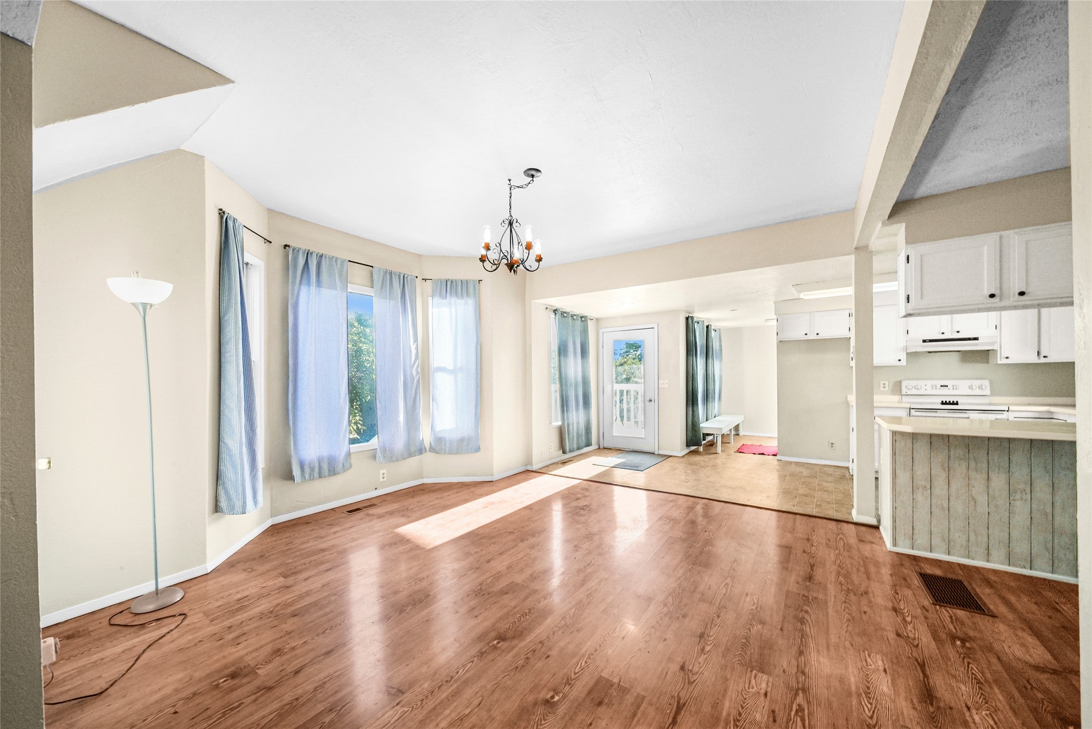 112 5th Avenue W