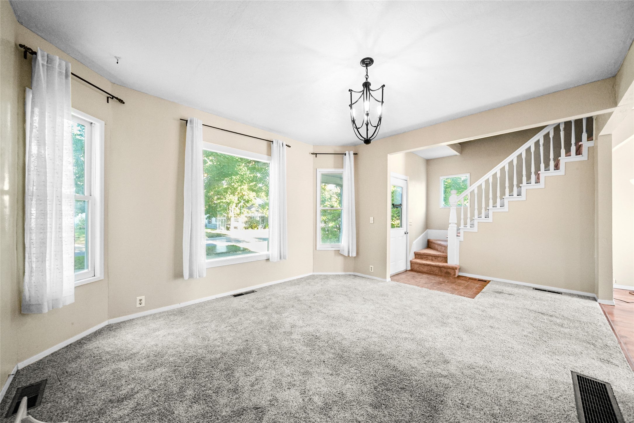 112 5th Avenue W