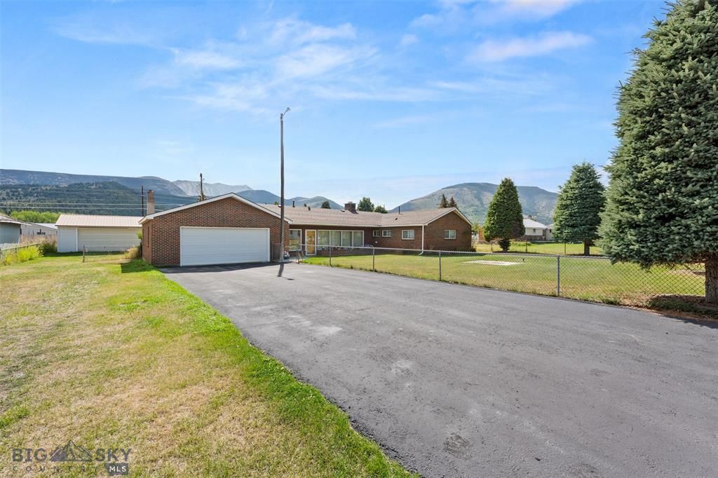Photo of 105 Howe Street, Anaconda, MT 59711 (MLS # 30066349)