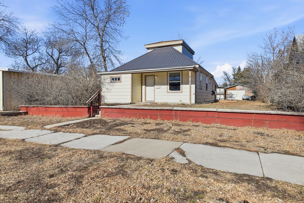 Photo of 405 8th Avenue S, Great Falls, MT 59405 (MLS # 30065022)