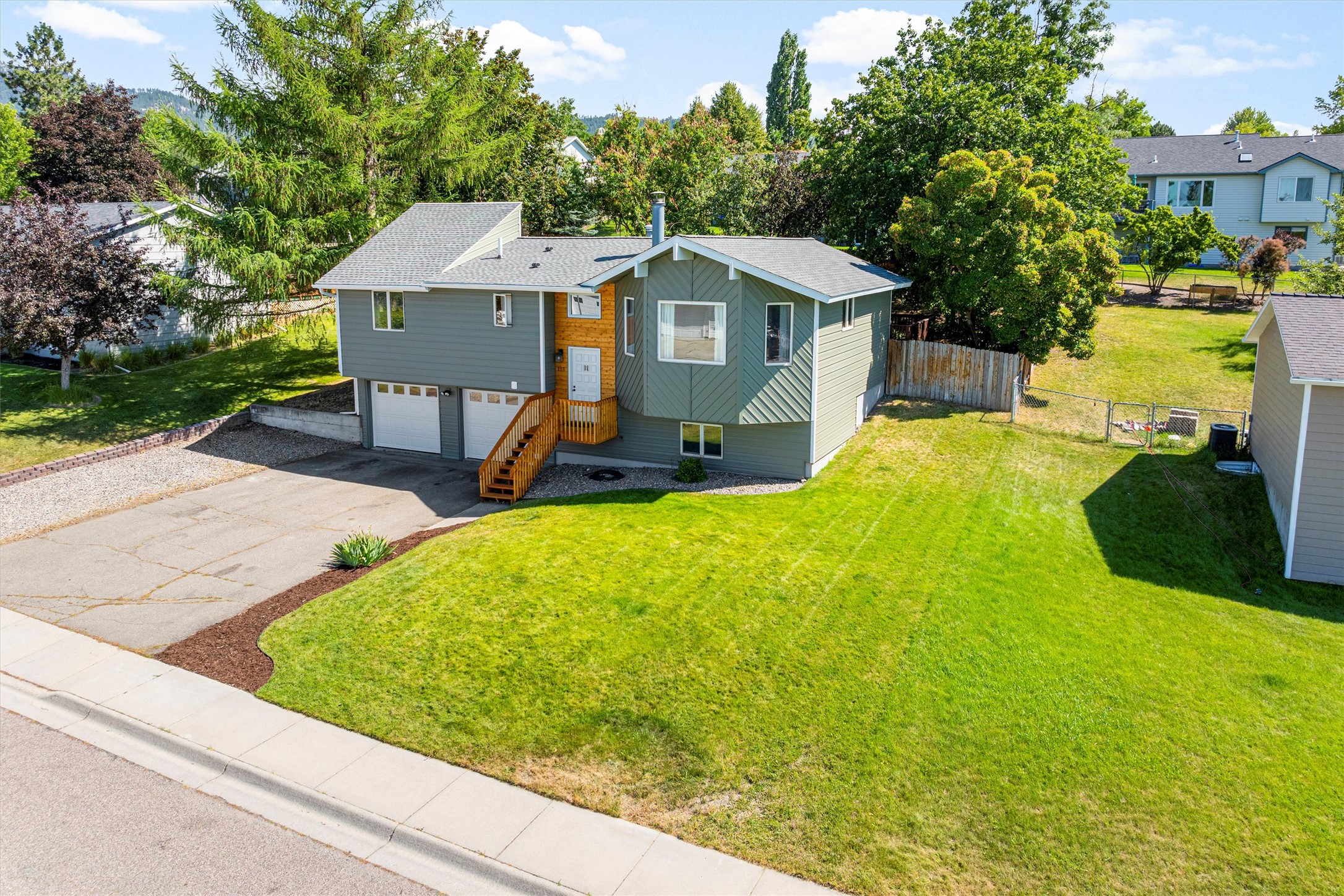 115 Kinnikinnick Court