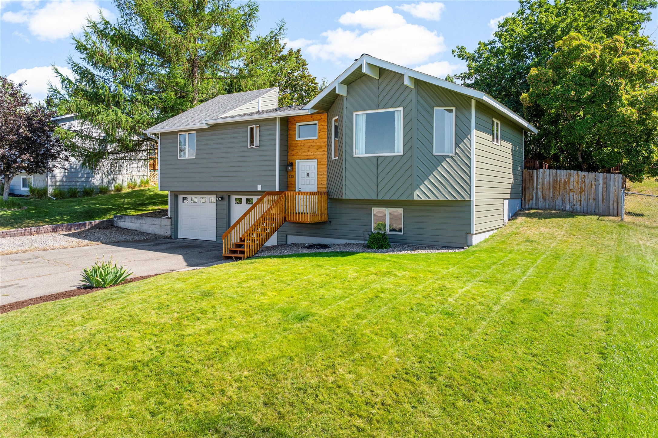 115 Kinnikinnick Court