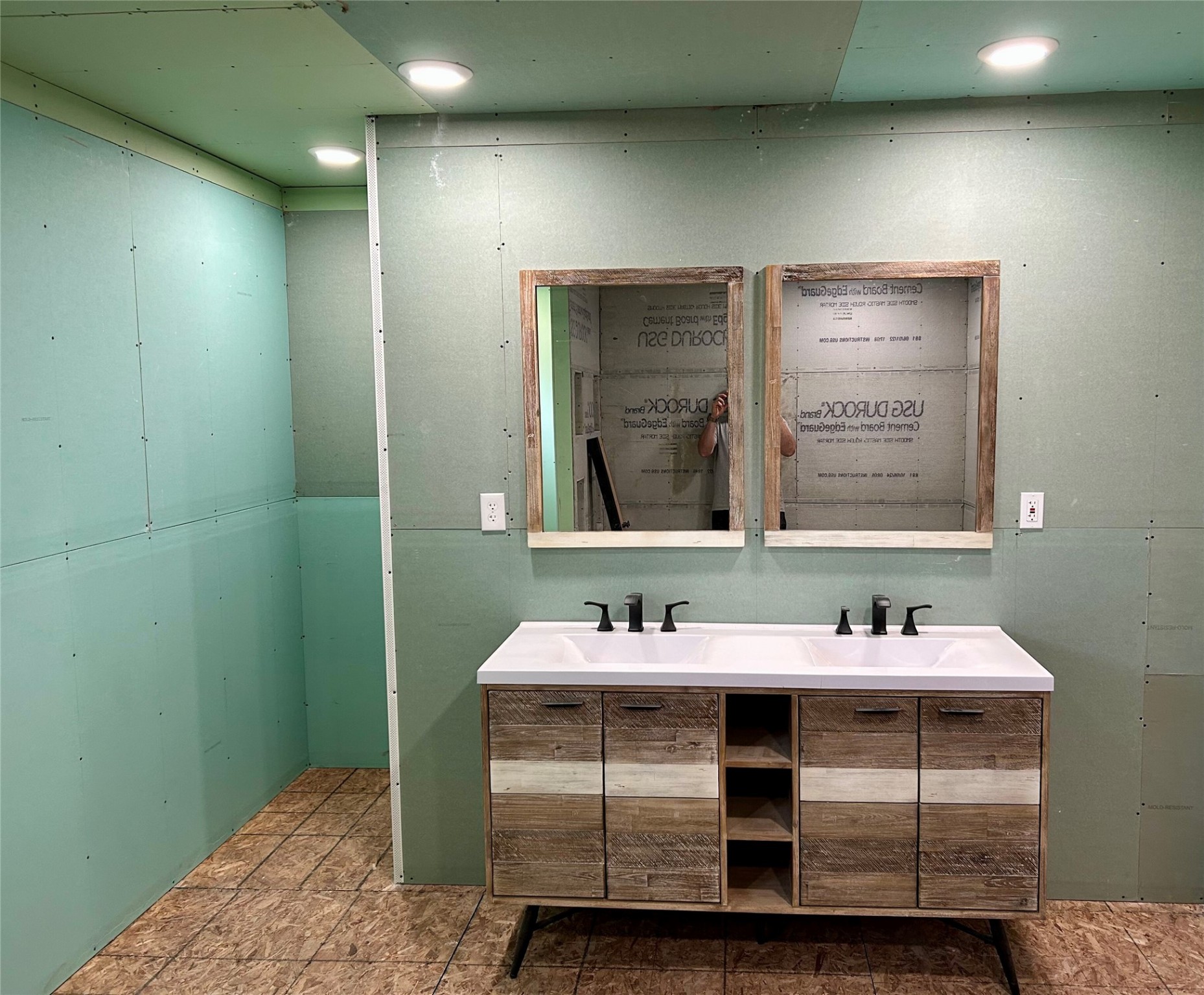 Marion, Montana 59925, United States, 2 Bedrooms Bedrooms, ,1 BathroomBathrooms,Residential,Active,141816