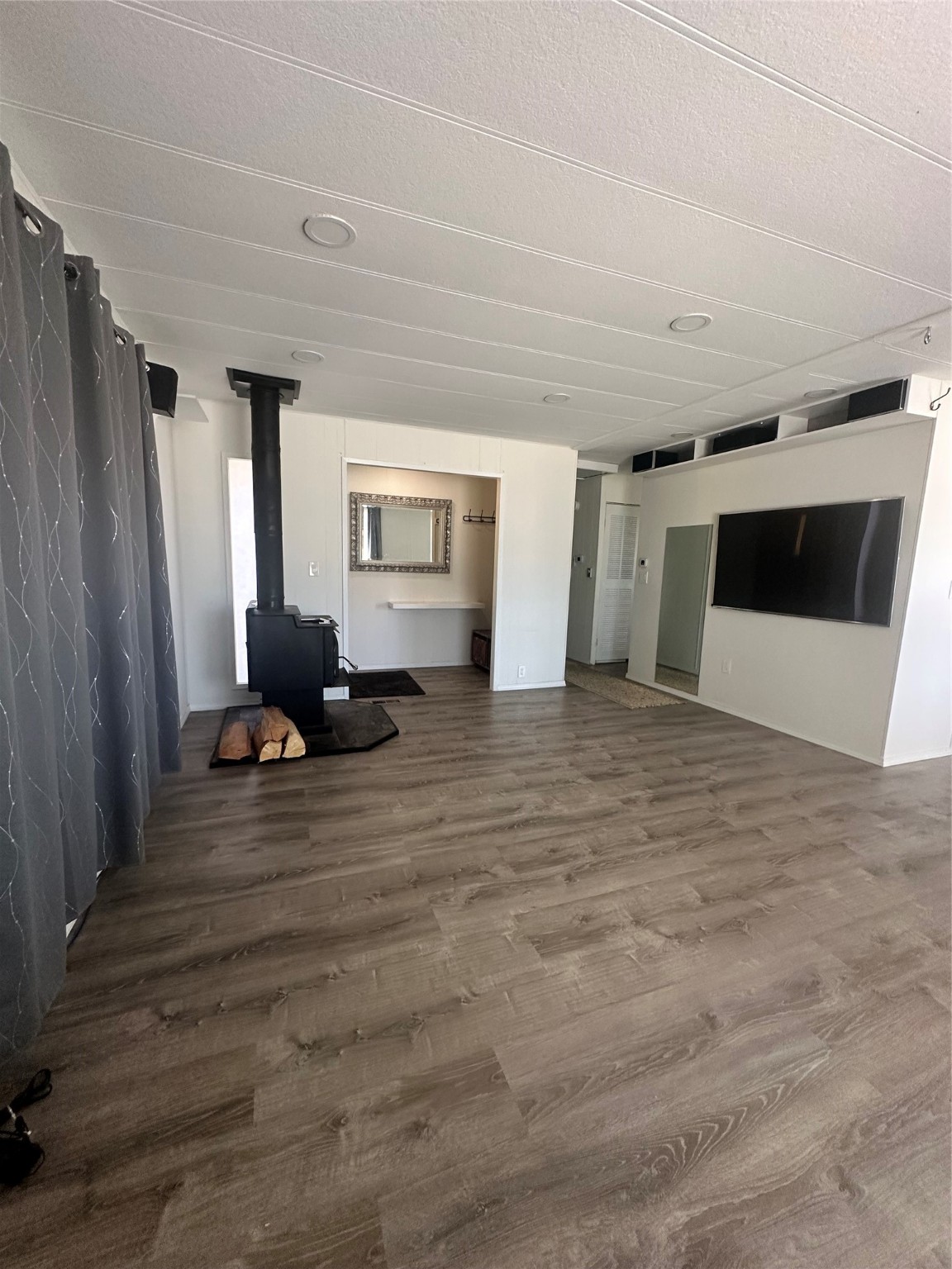 Hamilton, Montana 59840, United States, 3 Bedrooms Bedrooms, ,2 BathroomsBathrooms,Residential,Pending,54945