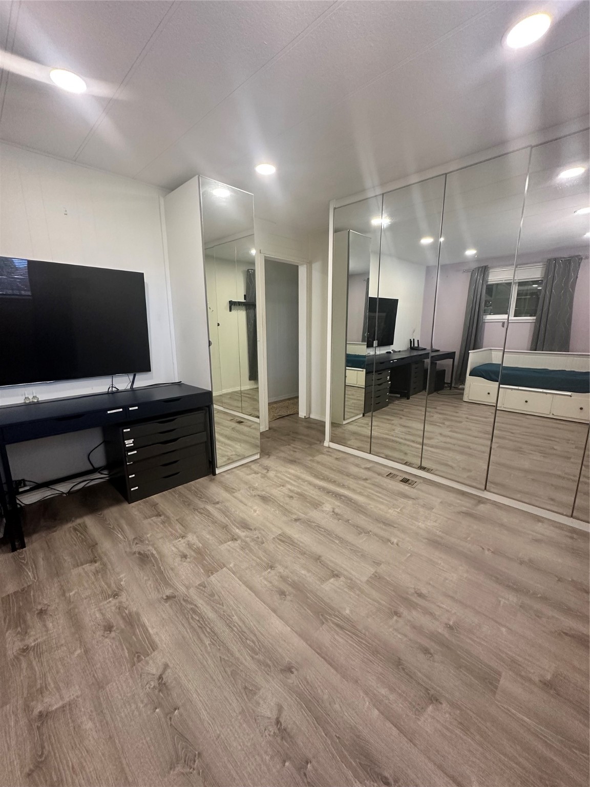 Hamilton, Montana 59840, United States, 3 Bedrooms Bedrooms, ,2 BathroomsBathrooms,Residential,Pending,54945