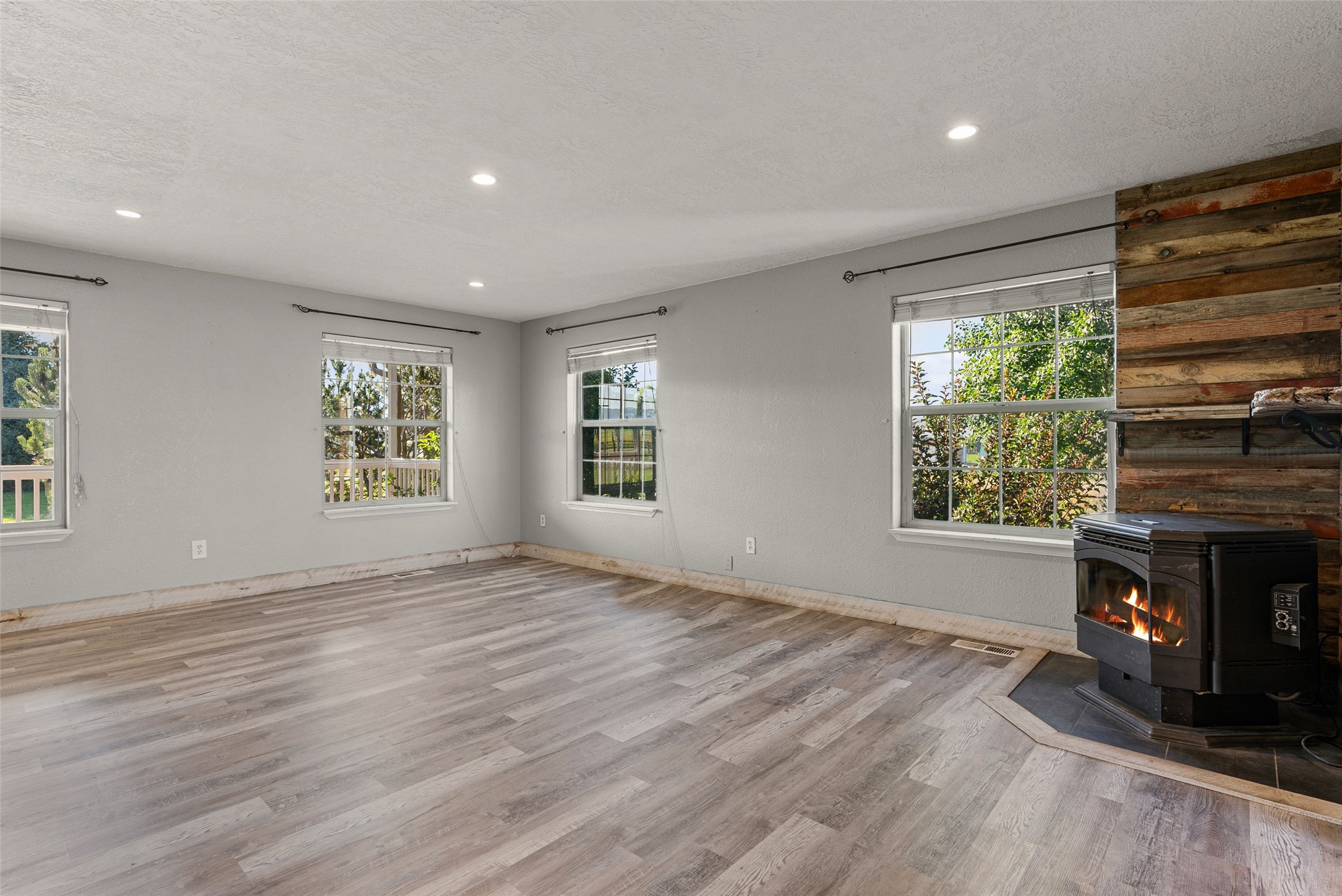 Stevensville, Montana 59870, United States, 3 Bedrooms Bedrooms, ,3 BathroomsBathrooms,Residential,Active,88031