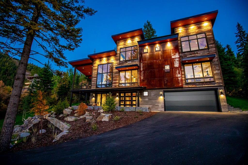 1148 Glades Drive