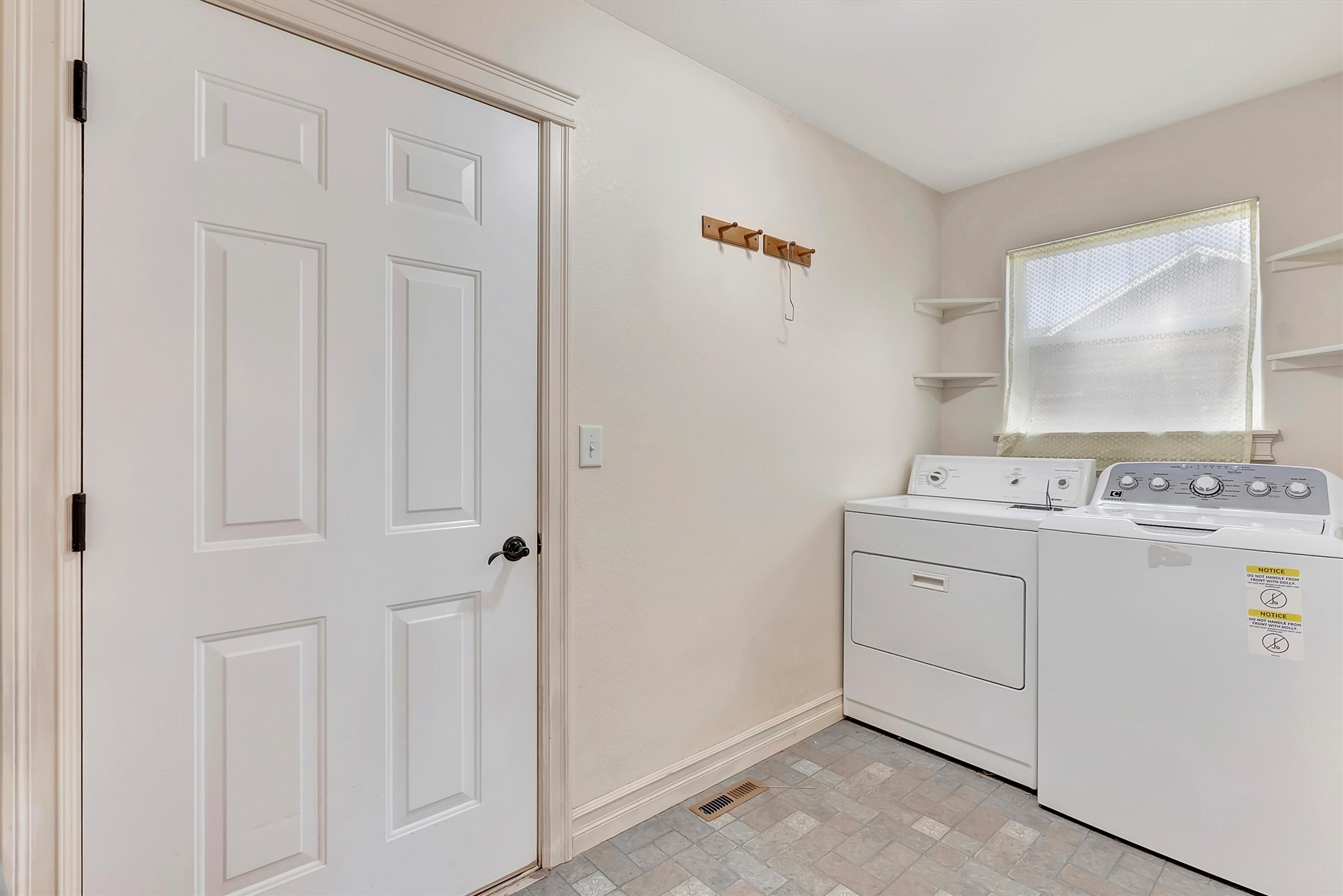 Corvallis, Montana 59828, United States, 3 Bedrooms Bedrooms, ,2 BathroomsBathrooms,Residential,Pending,27366