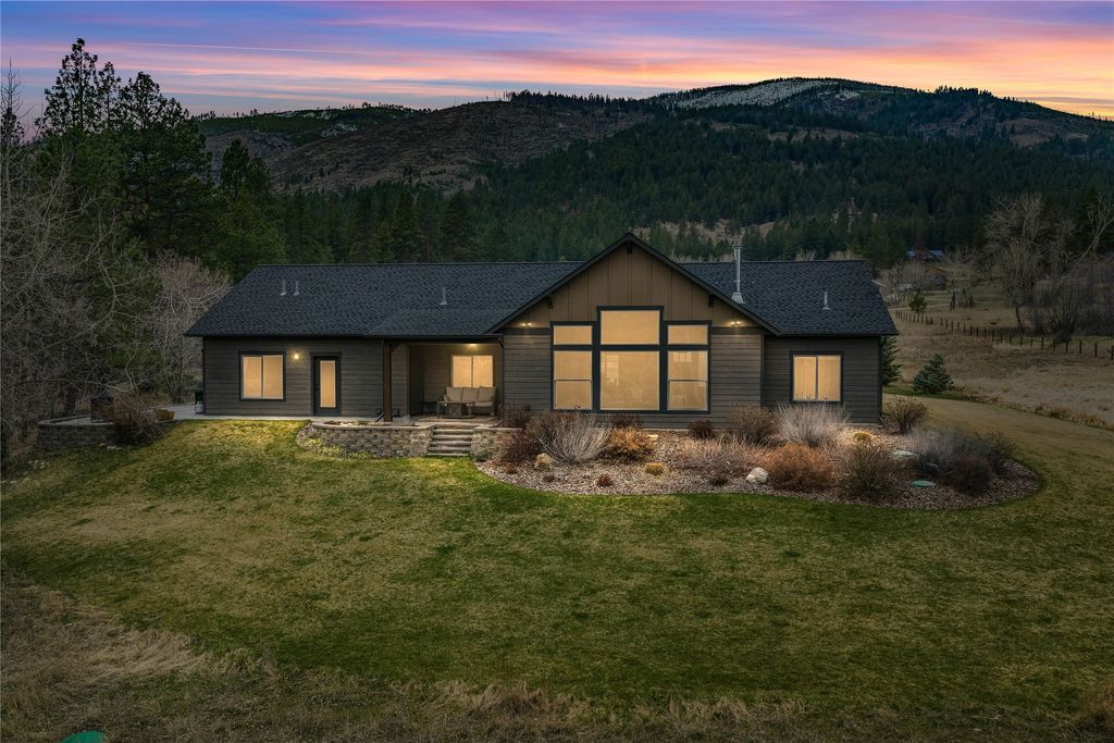 Photo of 693 Cottonwood Road, Hamilton, MT 59840 (MLS # 30067491)