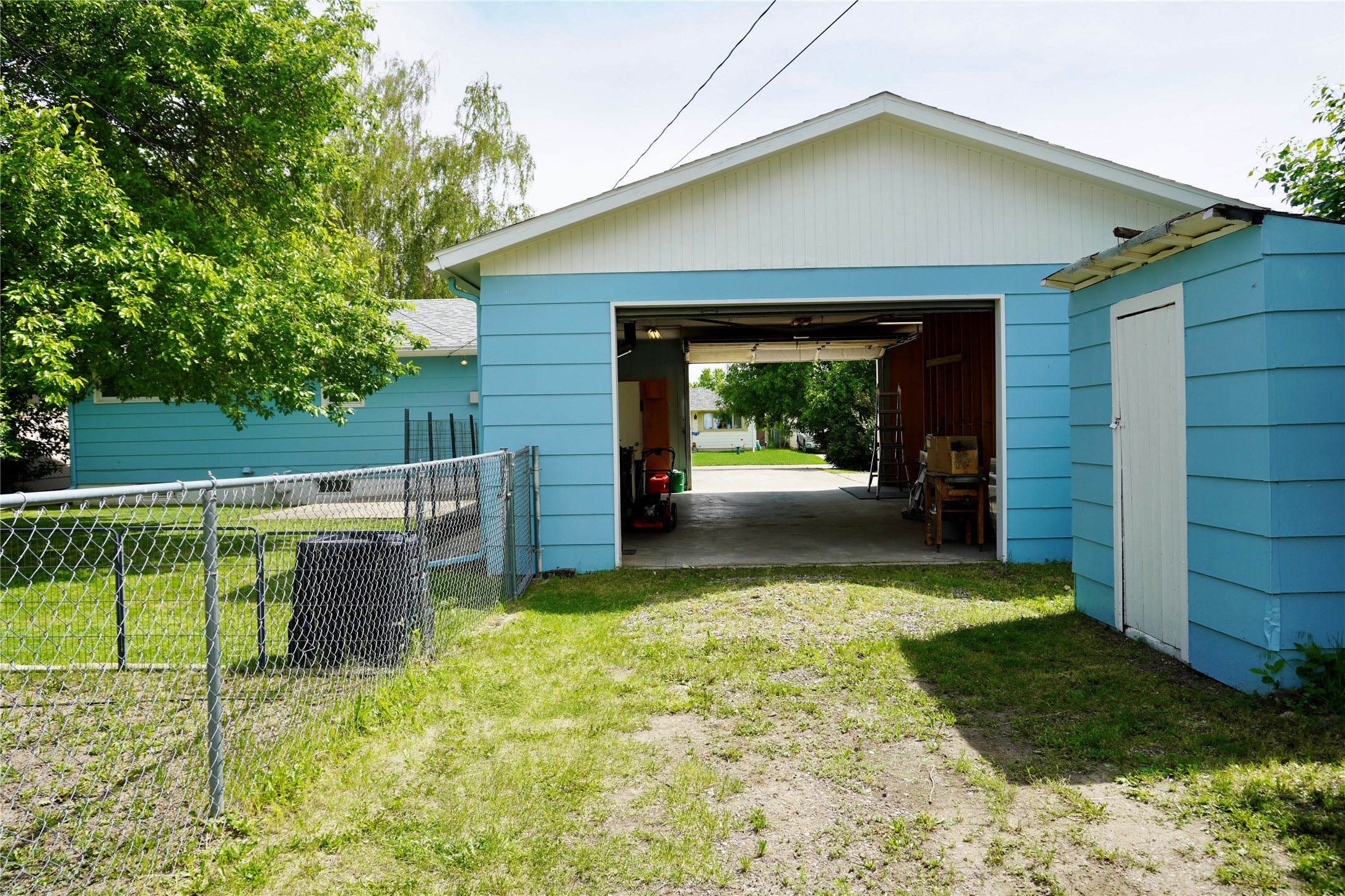 709 27th Avenue NE - Photo 4