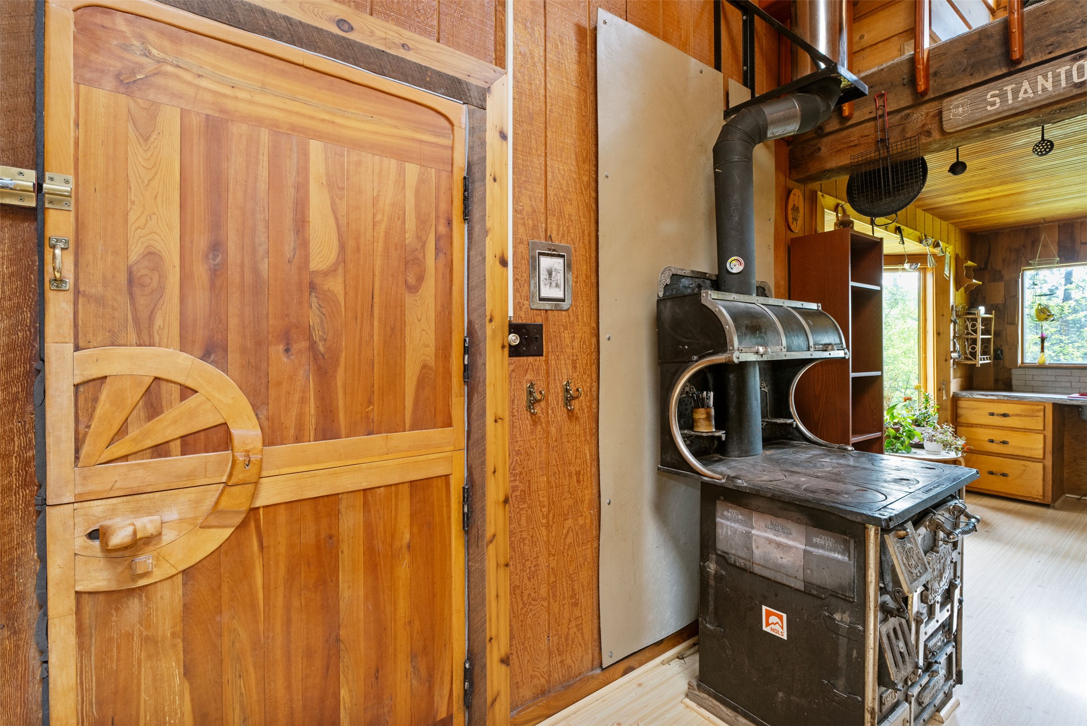 Bigfork, Montana 59911, United States, 3 Bedrooms Bedrooms, ,2 BathroomsBathrooms,Residential,Active,147207