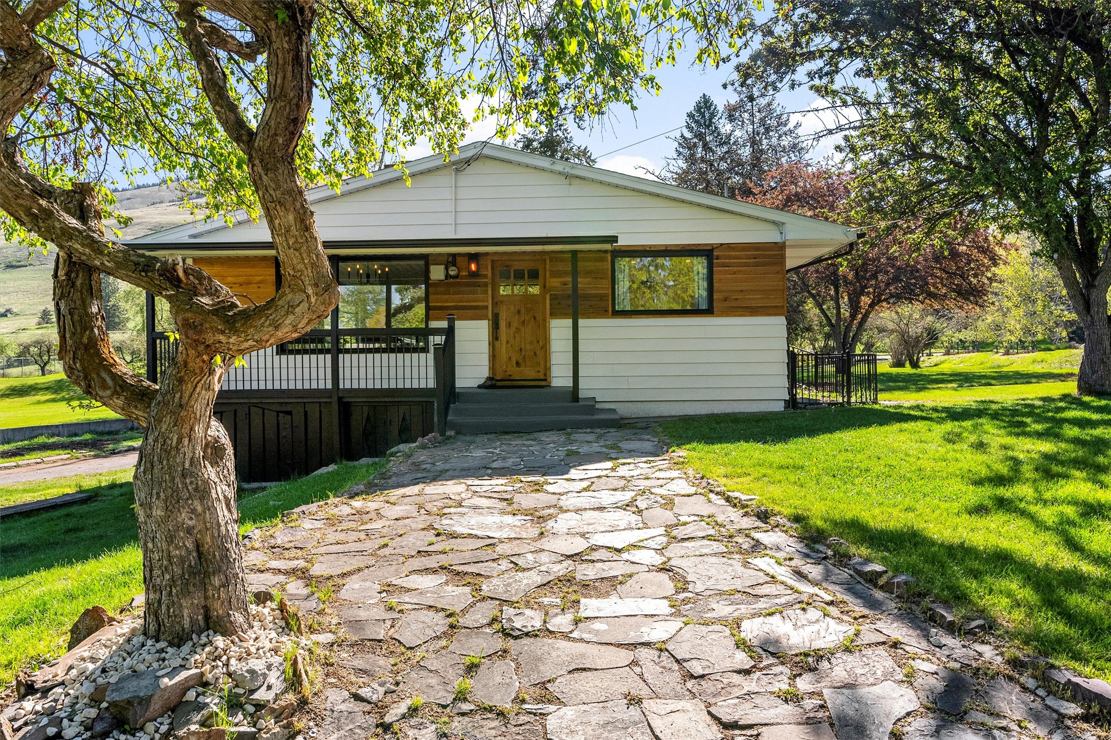 110 Hillcrest Loop