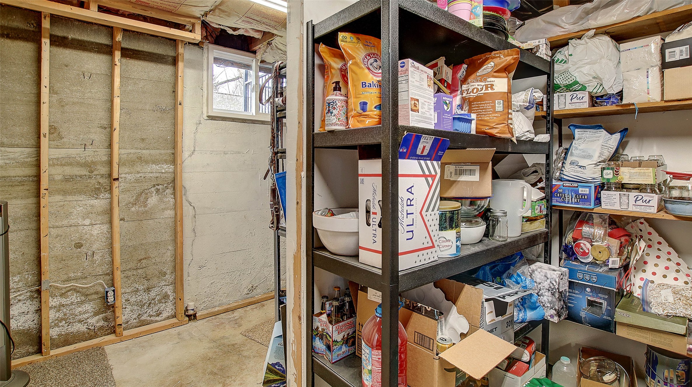 Missoula, Montana 59801, United States, 5 Bedrooms Bedrooms, ,2 BathroomsBathrooms,Residential,Active,256395