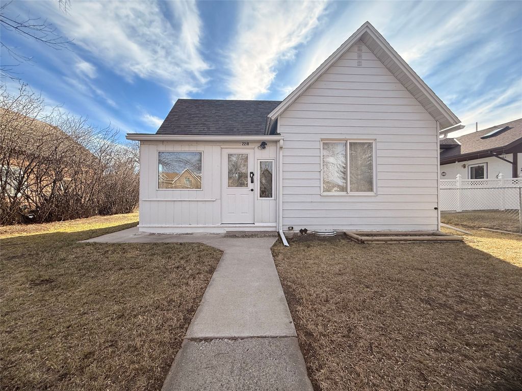 Photo of 2218 6th Avenue N, Great Falls, MT 59401 (MLS # 30065165)