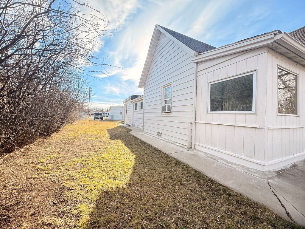 Photo of 2218 6th Avenue N, Great Falls, MT 59401 (MLS # 30065165)