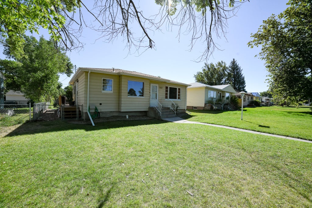 Photo of 1407 High Street, Great Falls, MT 59405 (MLS # 30077872)