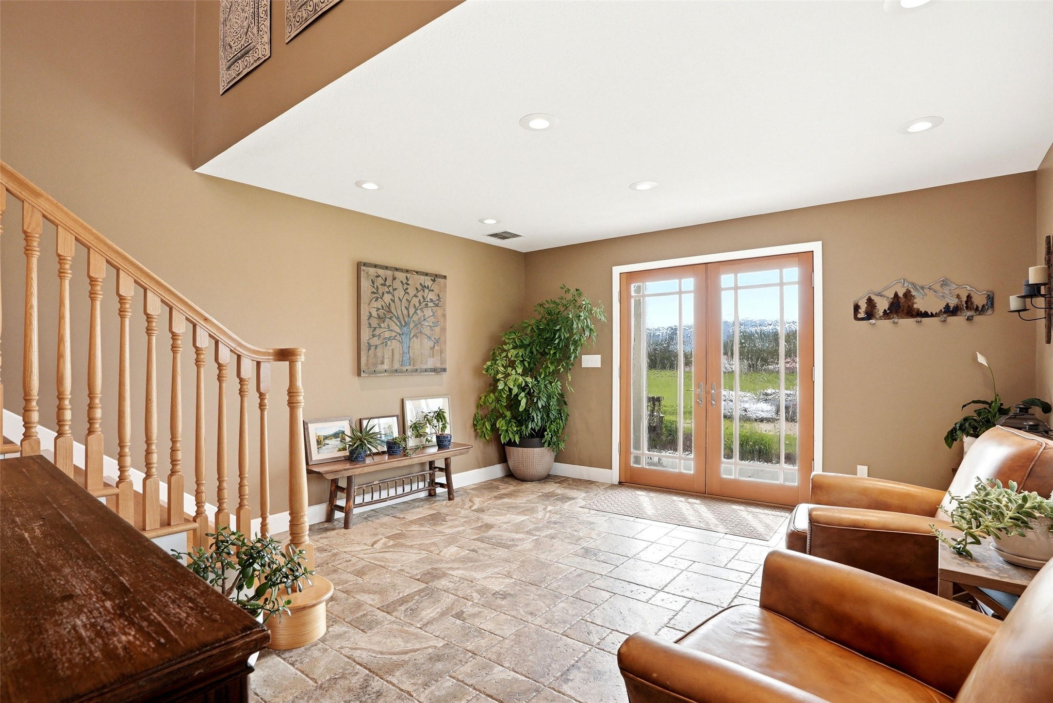 596 Ravenwood Drive