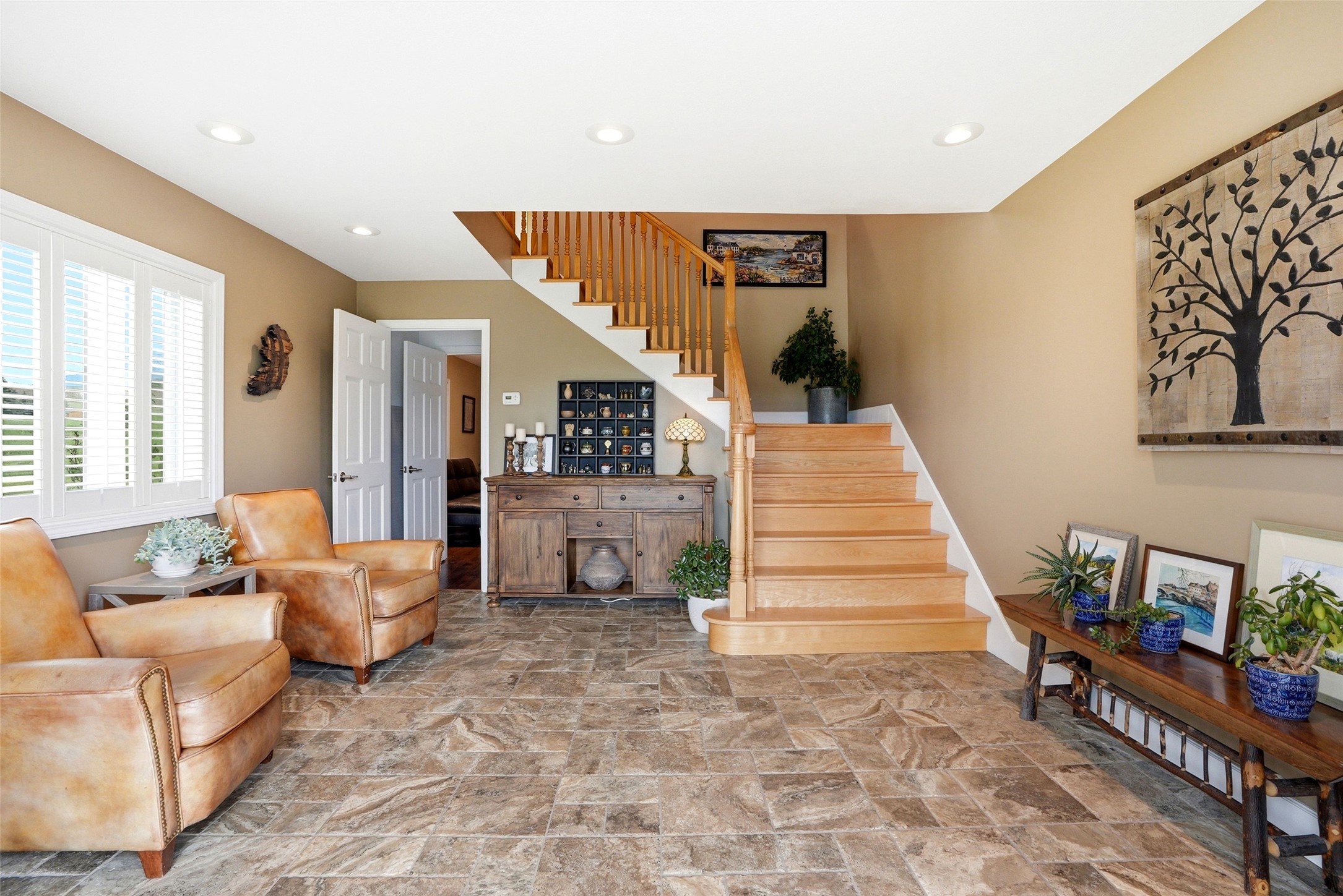 596 Ravenwood Drive