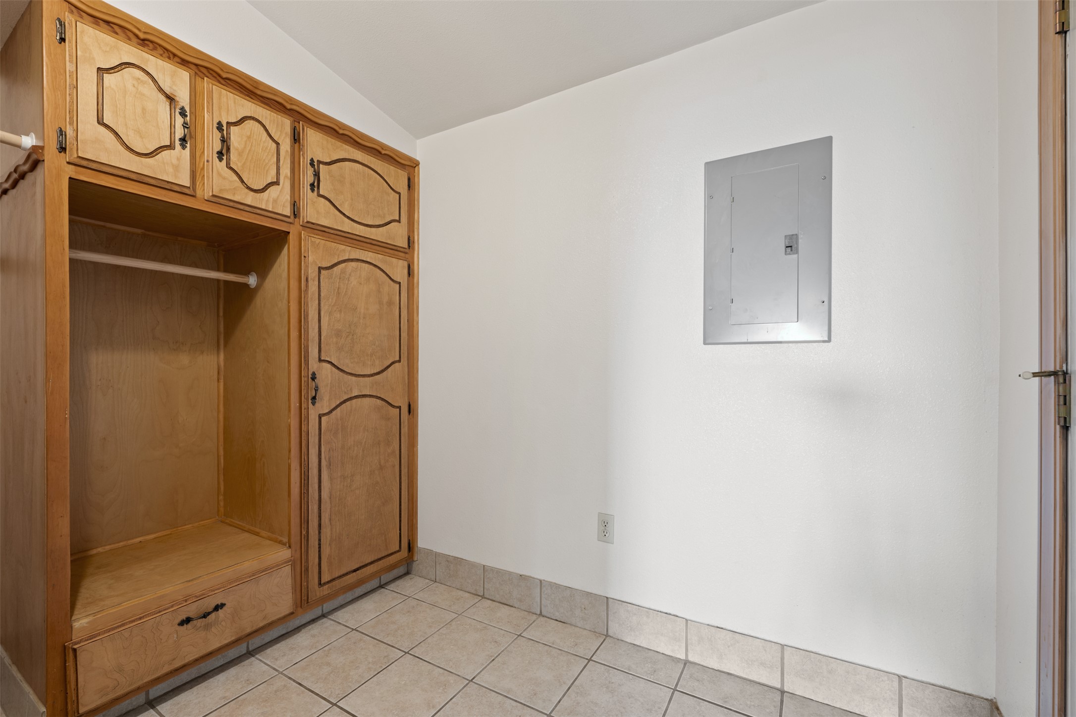 Butte, Montana 59701, United States, 3 Bedrooms Bedrooms, ,2 BathroomsBathrooms,Residential,Pending,205775