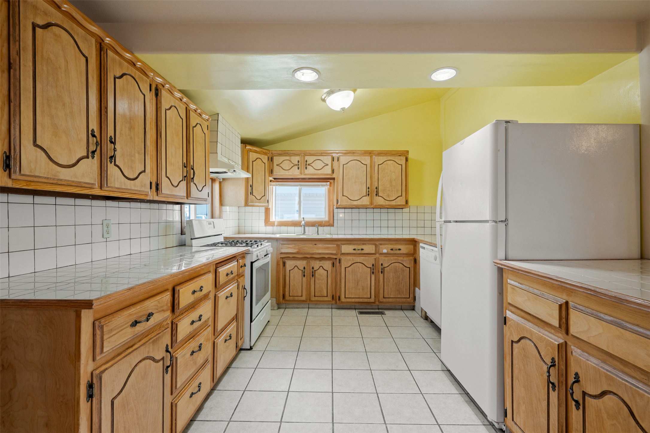 Butte, Montana 59701, United States, 3 Bedrooms Bedrooms, ,2 BathroomsBathrooms,Residential,Pending,205775