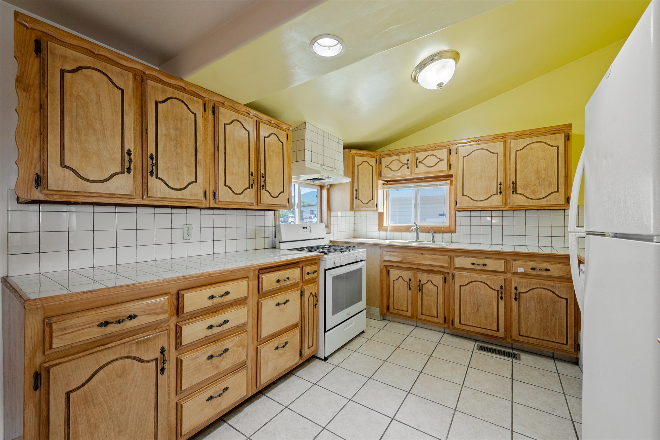 Butte, Montana 59701, United States, 3 Bedrooms Bedrooms, ,2 BathroomsBathrooms,Residential,Pending,205775