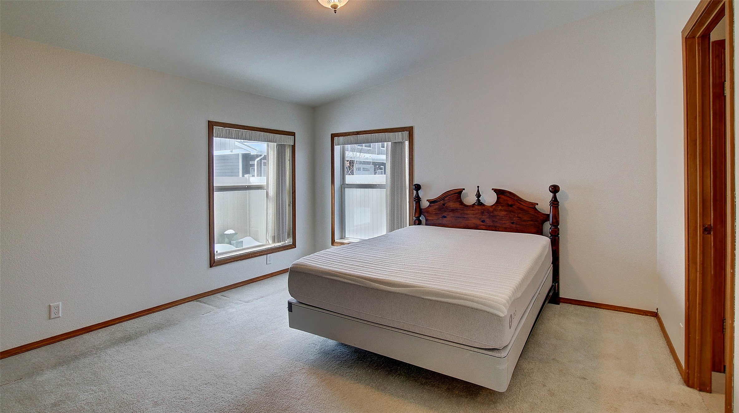 Missoula, Montana 59801, United States, 2 Bedrooms Bedrooms, ,2 BathroomsBathrooms,Residential,Active,550