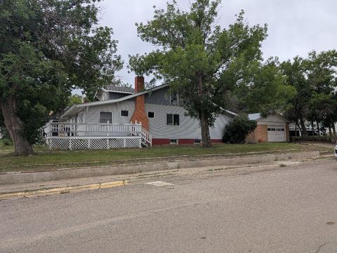 Photo of 205 6th Avenue S, Shelby, MT 59474 (MLS # 30055746)