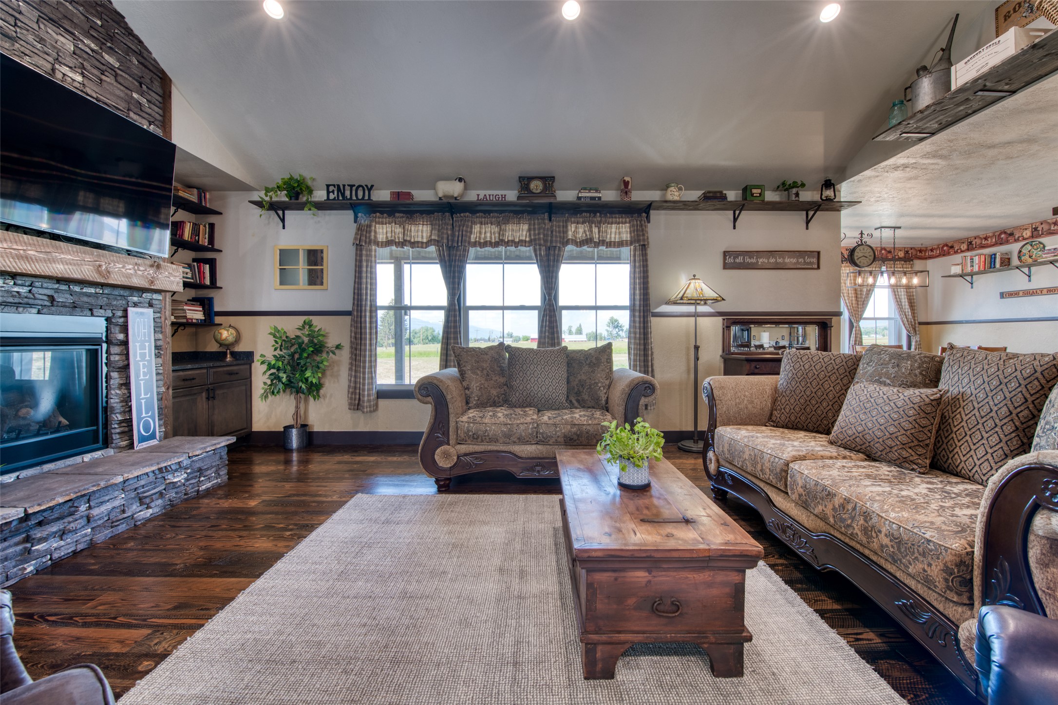 Corvallis, Montana 59828, United States, 3 Bedrooms Bedrooms, ,2 BathroomsBathrooms,Residential,Active,151074