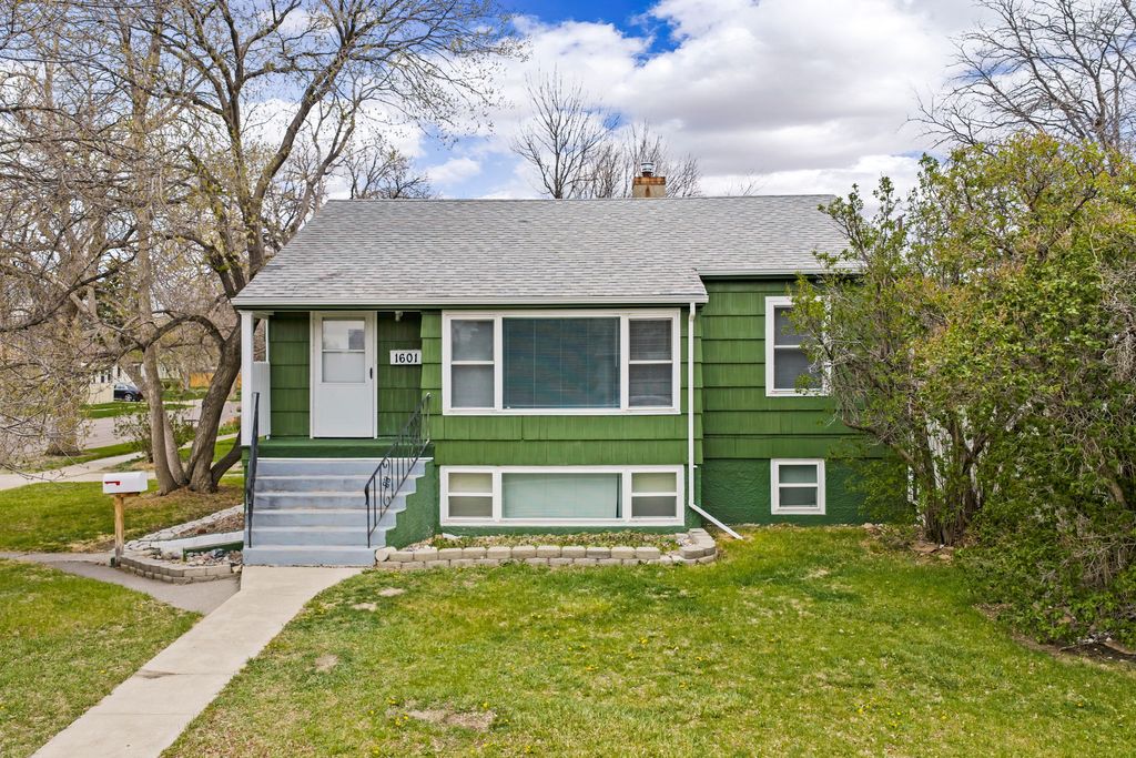 Photo of 1601 2nd Avenue S, Great Falls, MT 59405 (MLS # 30069702)
