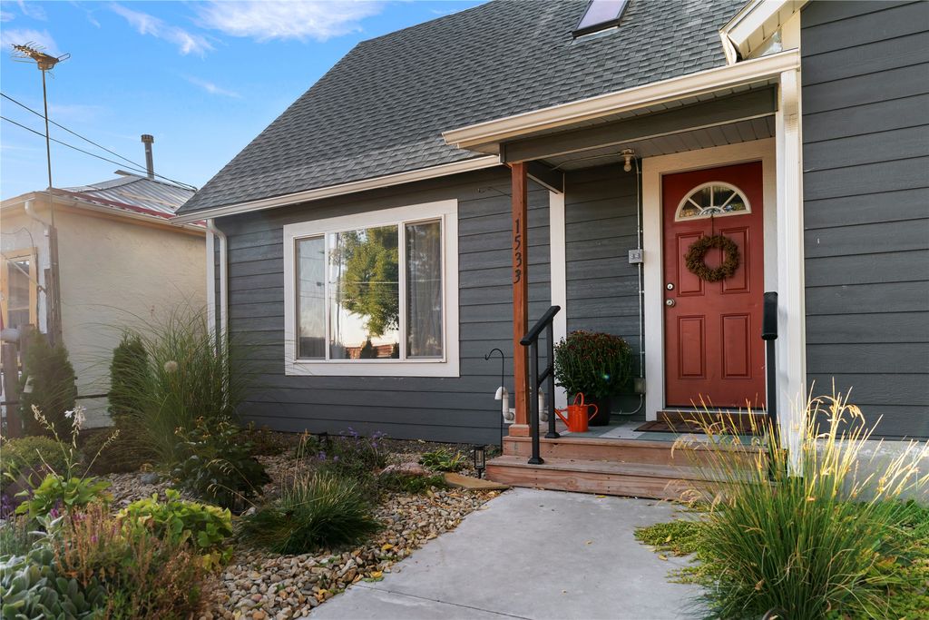 Photo of 1531 &amp; 1533 Gallatin Avenue, Helena, MT 59601 (MLS # 30057645)