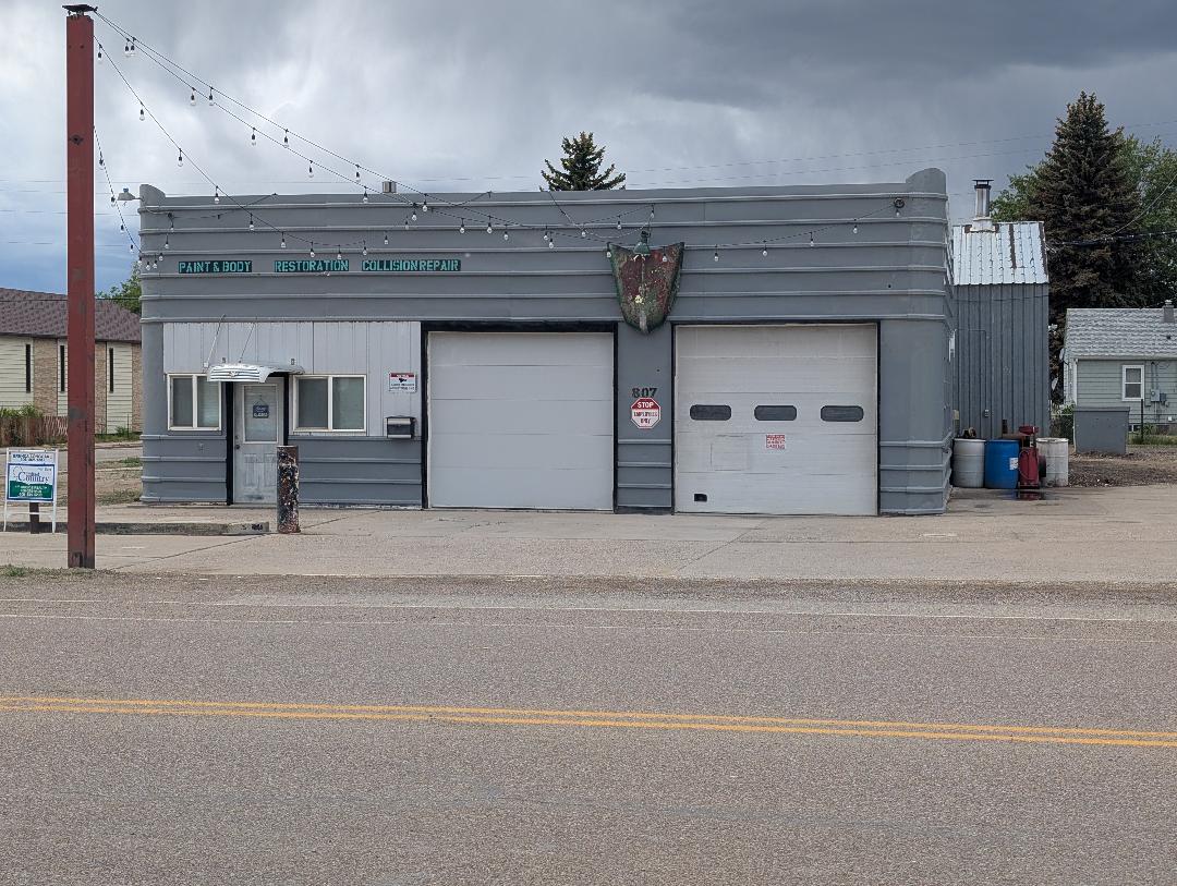 807 Oilfield Avenue