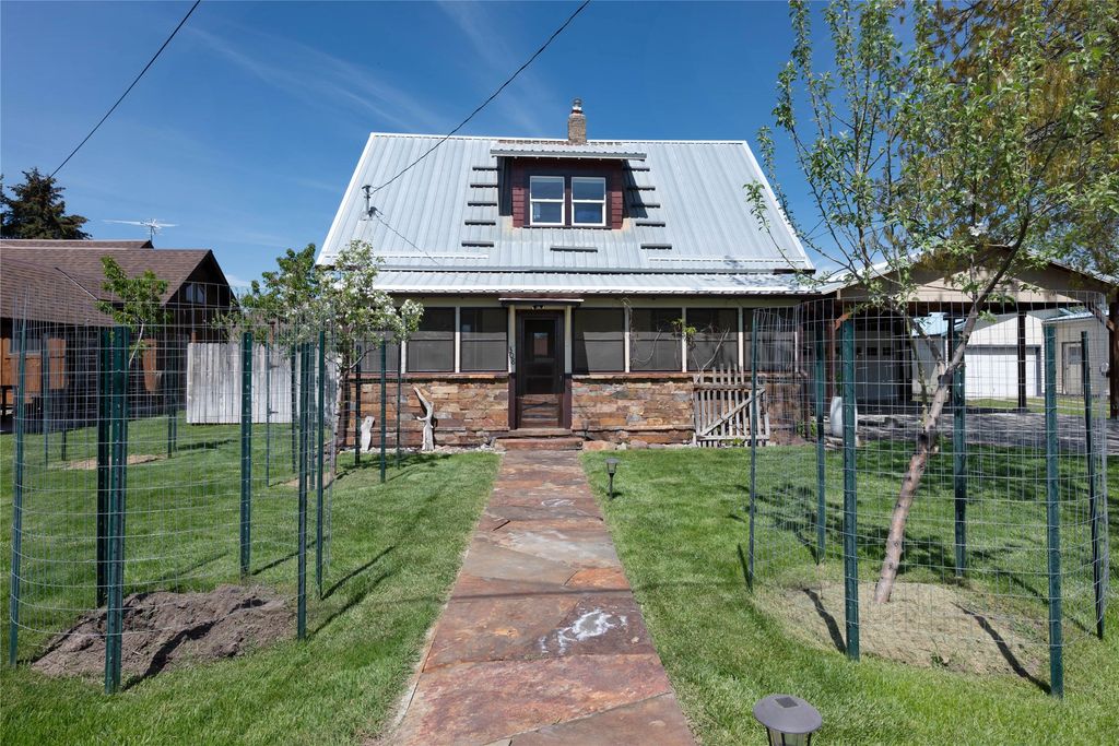 Photo of 308 Walnut Street, Plains, MT 59859 (MLS # 30070963)