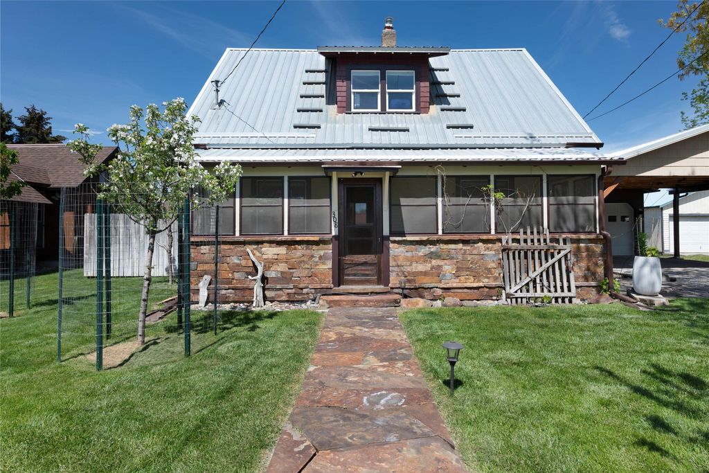 Photo of 308 Walnut Street, Plains, MT 59859 (MLS # 30070963)