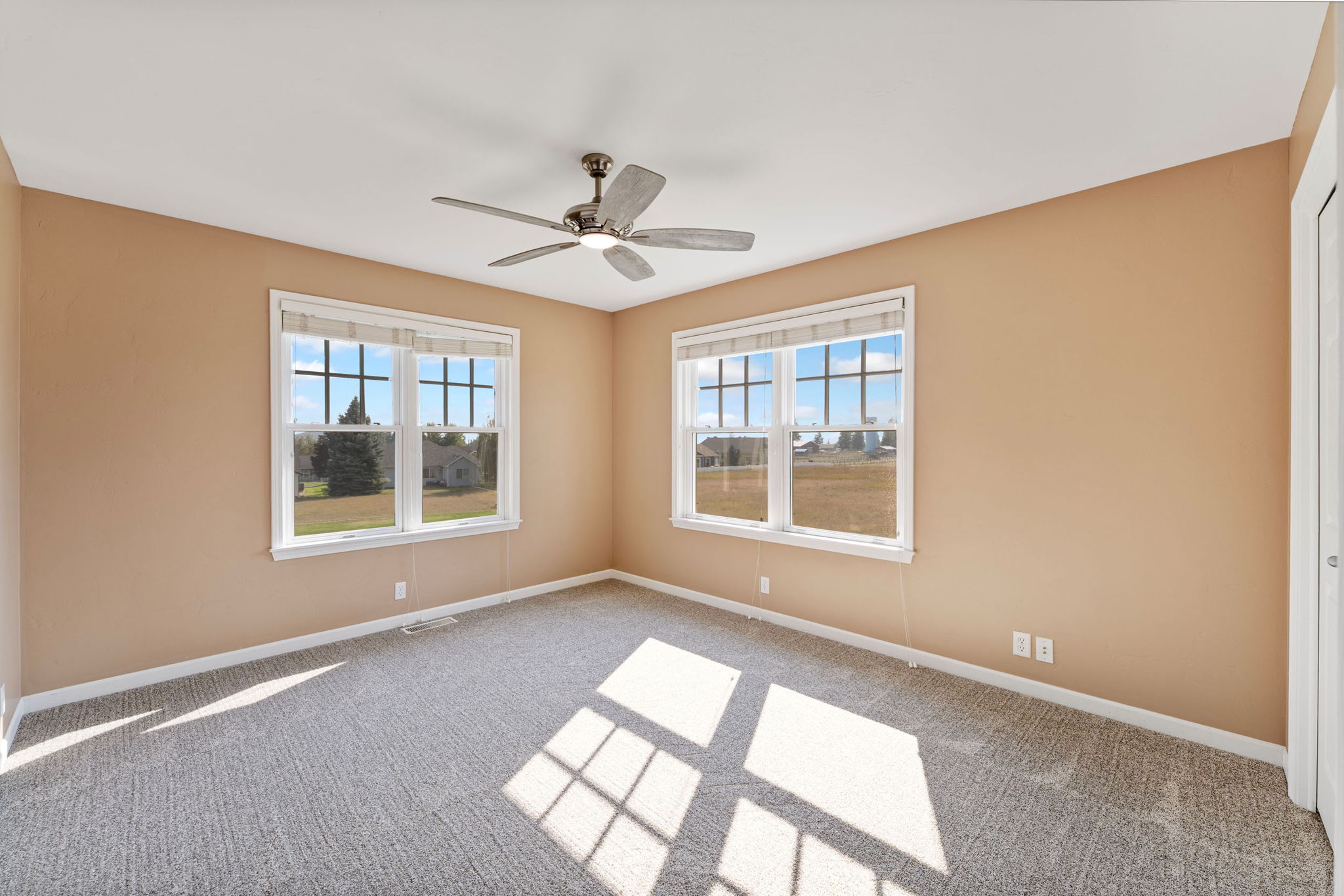 Bigfork, Montana 59911, United States, 5 Bedrooms Bedrooms, ,4 BathroomsBathrooms,Residential,Active,205278