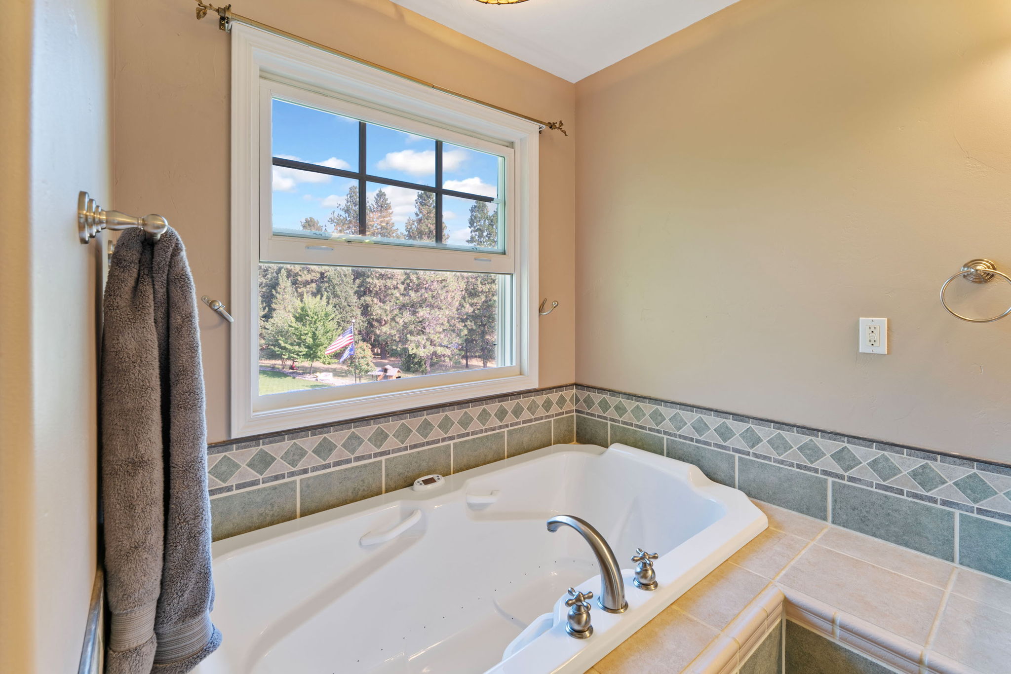 Bigfork, Montana 59911, United States, 5 Bedrooms Bedrooms, ,4 BathroomsBathrooms,Residential,Active,205278