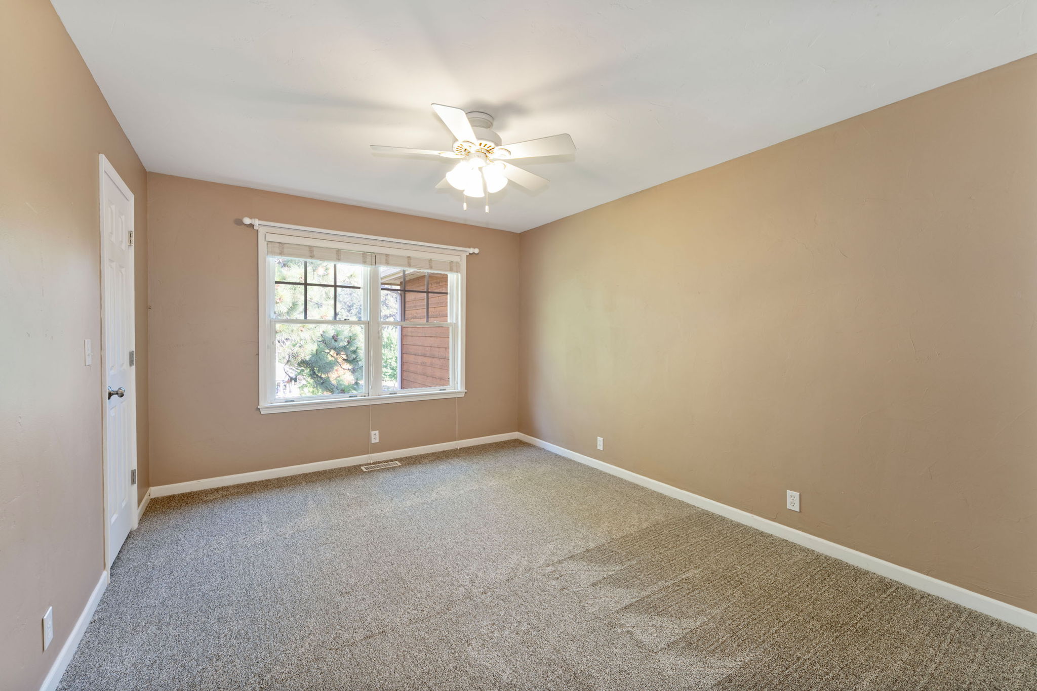 Bigfork, Montana 59911, United States, 5 Bedrooms Bedrooms, ,4 BathroomsBathrooms,Residential,Active,205278