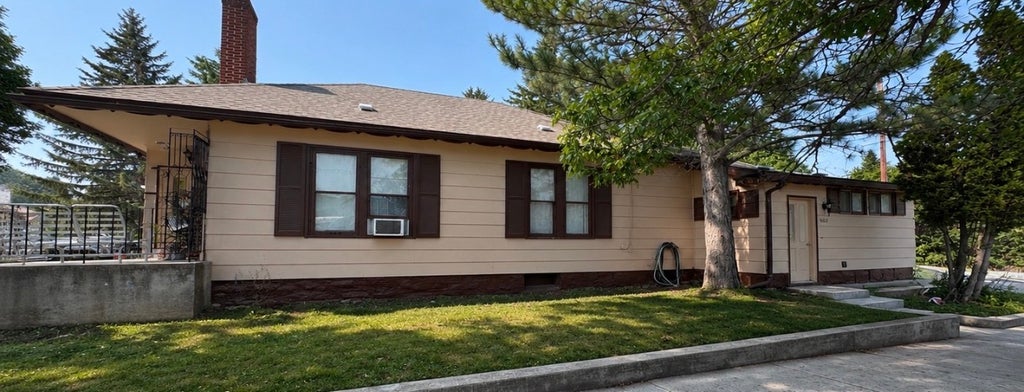 Photo of 802 W Boulevard Street, Lewistown, MT 59457 (MLS # 30078704)