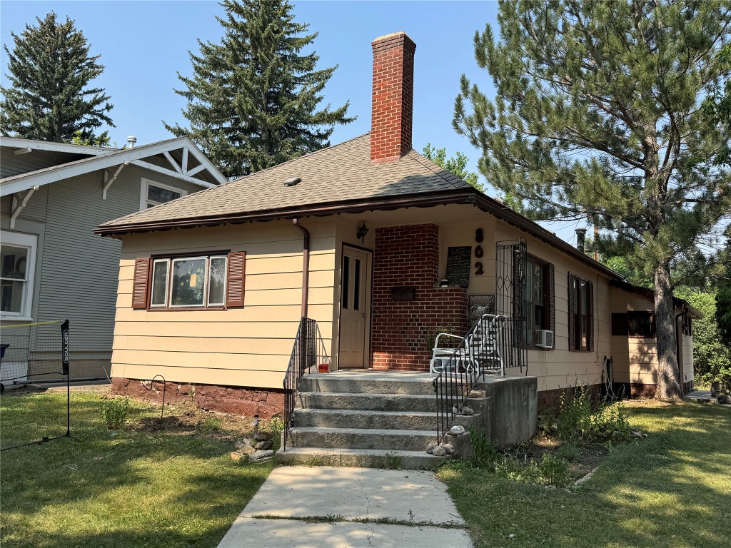 Photo of 802 W Boulevard Street, Lewistown, MT 59457 (MLS # 30078704)