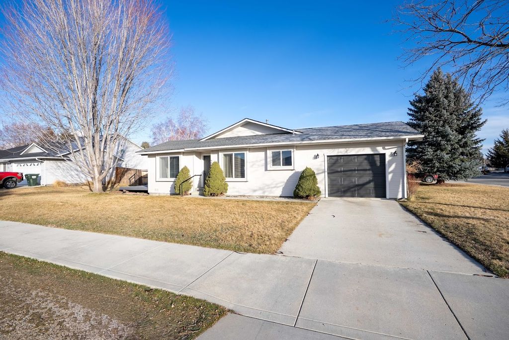 Photo of 904 B Canyon View Loop, Hamilton, MT 59840 (MLS # 30065757)